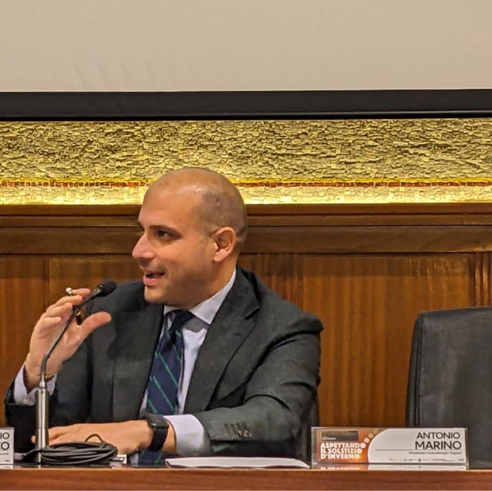 Antonio Marino durante un incontro istituzionale